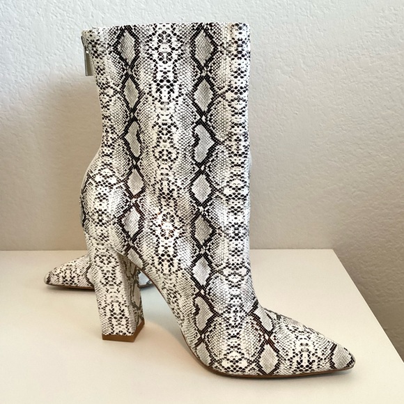 \RAYE\ Easton Snakeskin Print Booties - Picture 5 of 16